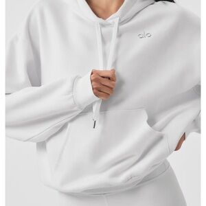 ALO Yoga Woman Classic White Hoodie